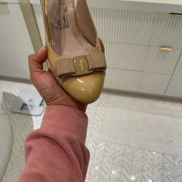 Feragamo Nude sling backs in size 9. - Picture 4 of 5